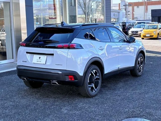 Peugeot 2008 GT HYBRID 2025 — миниатюра 3
