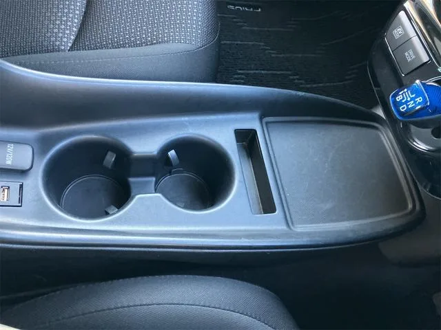 Toyota Prius S 2022 — миниатюра 5