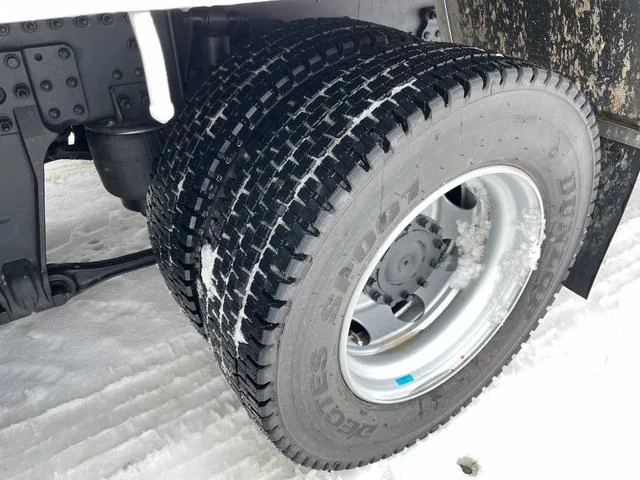 Ud Trucks QUON 2022 — миниатюра 3