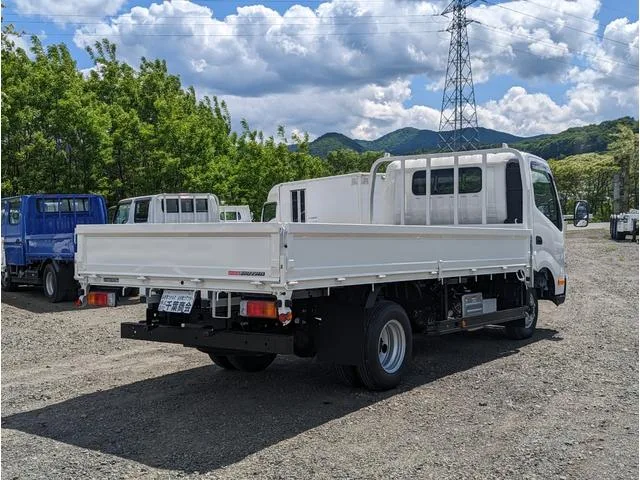 Hino DUTRO 2023 — миниатюра 2
