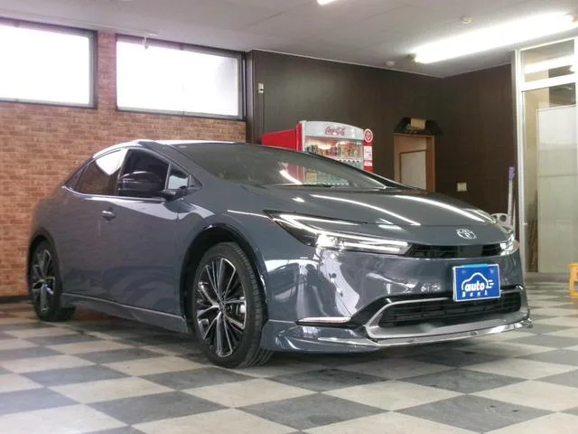 Toyota Prius Z 2023 — миниатюра 2