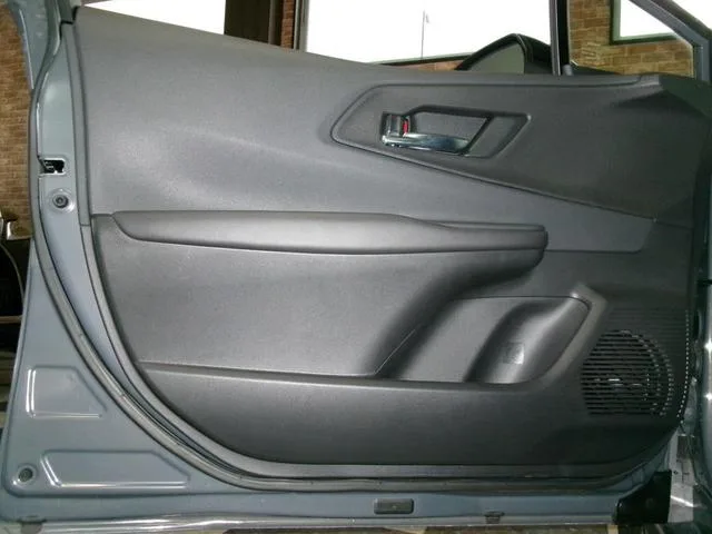 Toyota Prius Z 2023 — миниатюра 4