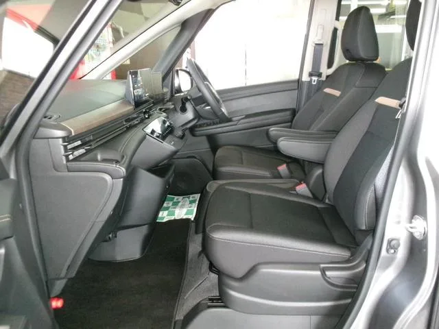 Nissan SERENA E-4ORCE HIGHWAY STAR V 2024 — миниатюра 4