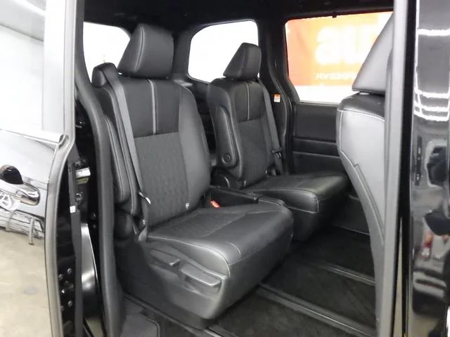 Toyota NOAH HYBRID S-Z 2025 — миниатюра 5