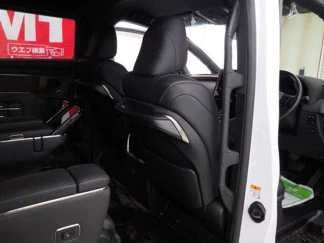 Toyota VELLFIRE HYBRID EXECUTIVE LOUNGE 2025 — миниатюра 4
