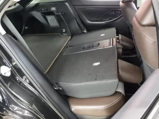 Toyota YARIS CROSS HYBRID Z 2022 — миниатюра 5