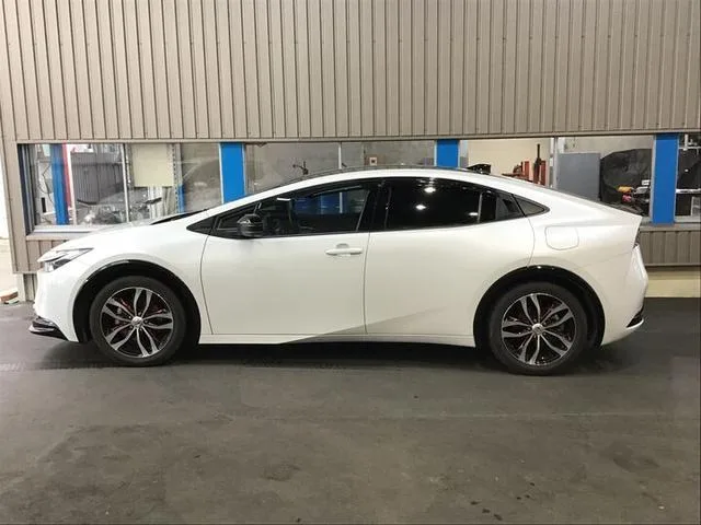 Toyota Prius Z 2023 — миниатюра 3