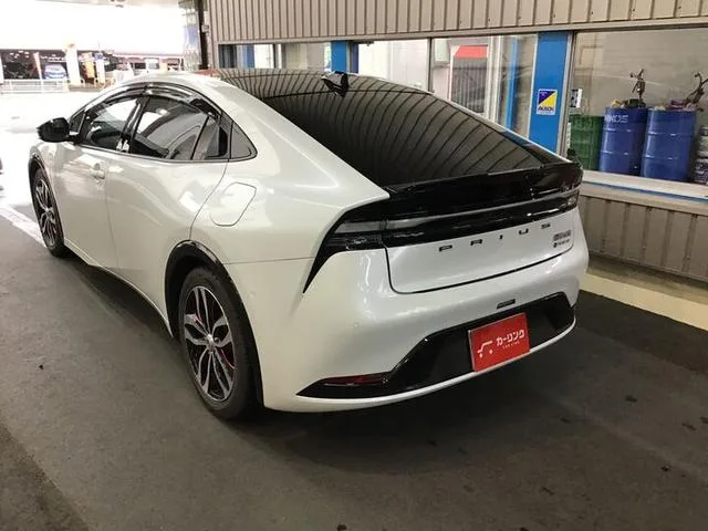Toyota Prius Z 2023 — миниатюра 4