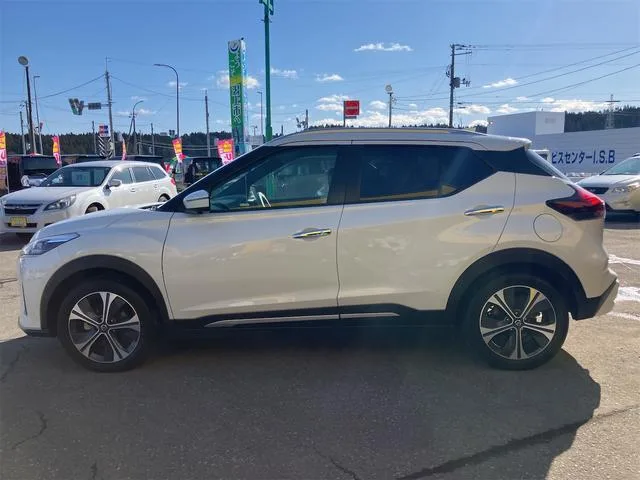 Nissan KICKS X FOUR 2023 — миниатюра 3