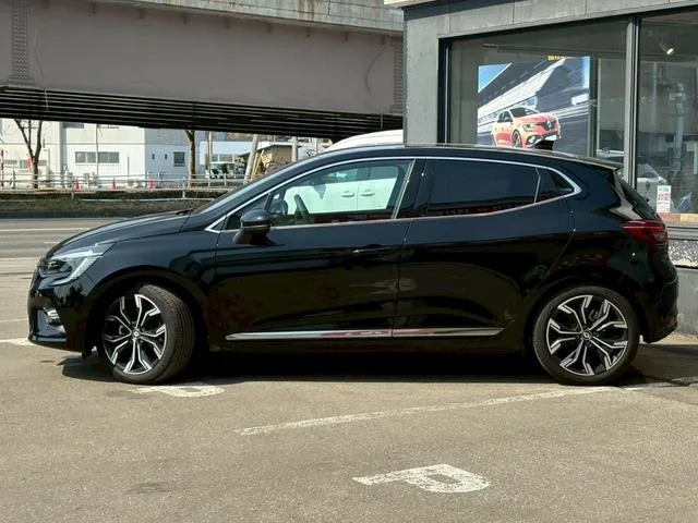 Renault LUTECIA E-TECH FULL HYBRID LEATHER PACK 2025 — миниатюра 3