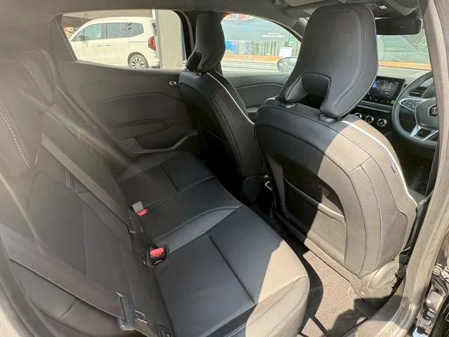 Renault LUTECIA E-TECH FULL HYBRID LEATHER PACK 2025 — миниатюра 5