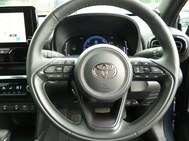 Toyota YARIS CROSS HYBRID Z 2025 — миниатюра 3