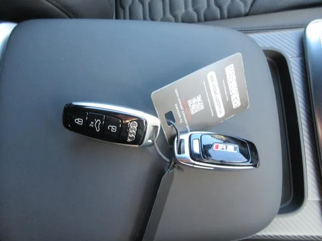 Audi RS Q8 BASE GRADE 2024 — миниатюра 3