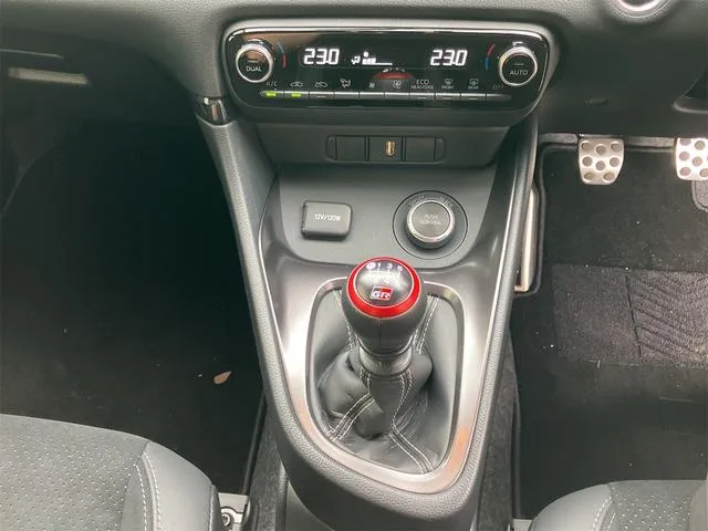 Toyota GR YARIS RZ HIGH PERFORMANCE 2024 — миниатюра 3