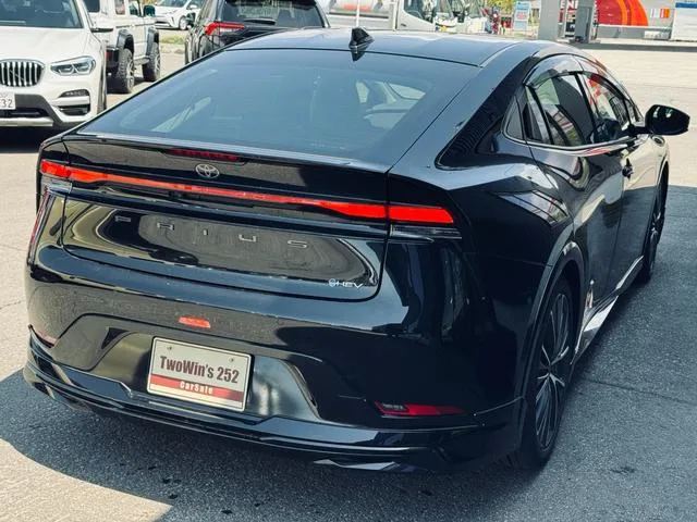Toyota Prius Z 2023 — миниатюра 2