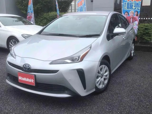 Toyota Prius S 2022 — фото 1, купить с доставкой в Москву