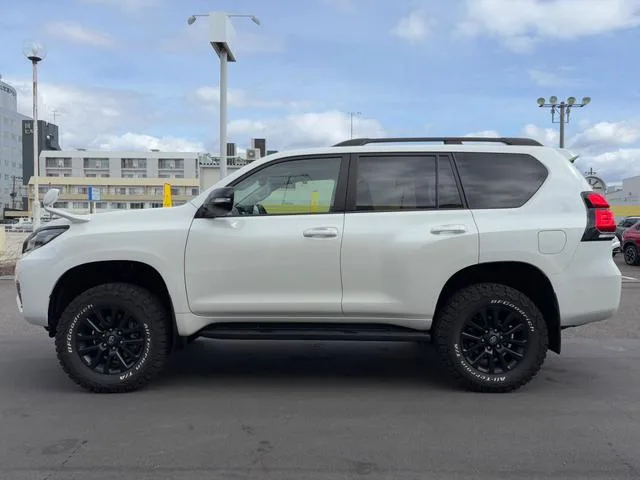Toyota Land Cruiser Prado TX L PACKAGE MATT BLACK EDITION 2023 — миниатюра 2