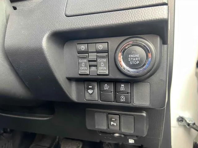 Toyota ROOMY CUSTOM G 2023 — миниатюра 3