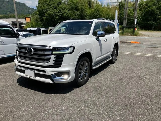 Toyota Land Cruiser ZX 2023 — фото 1, купить с доставкой в Москву