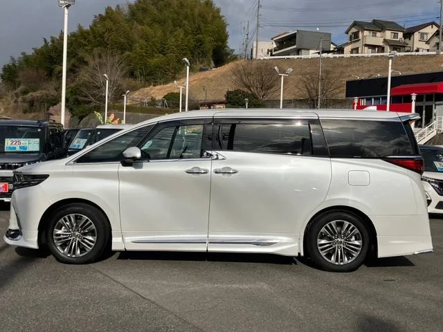 Toyota Alphard Z 2023 — миниатюра 3