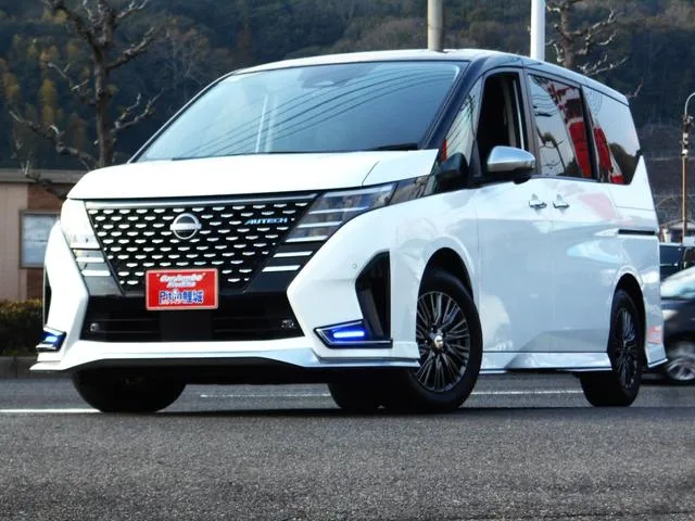 Nissan SERENA E-POWER AUTECH 2024 — фото 1, купить с доставкой в Москву