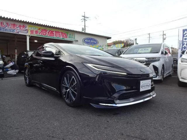 Toyota Prius Z 2023 — фото 1, купить с доставкой в Москву