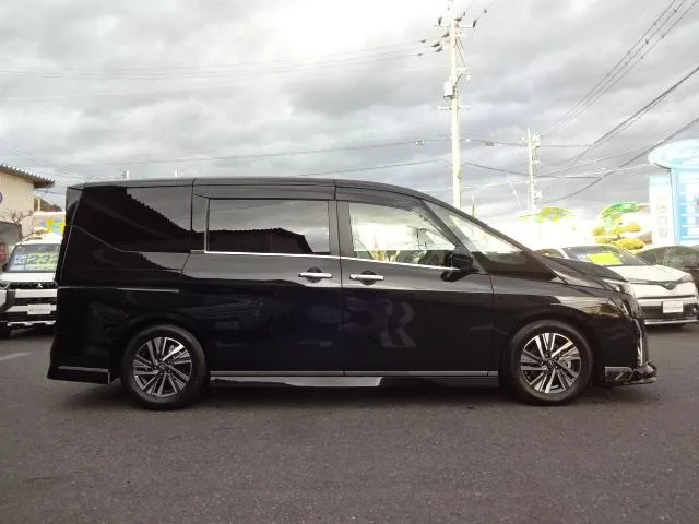 Nissan SERENA E-POWER HIGHWAY STAR V 2023 — миниатюра 2