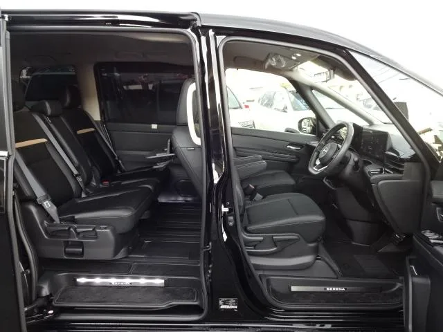 Nissan SERENA E-POWER HIGHWAY STAR V 2023 — миниатюра 3