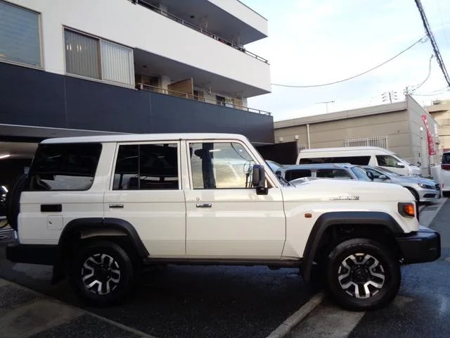 Toyota Landcruiser 70 AX 2024 — миниатюра 2