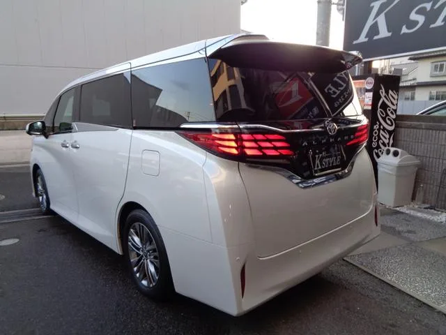 Toyota Alphard Z 2023 — миниатюра 5