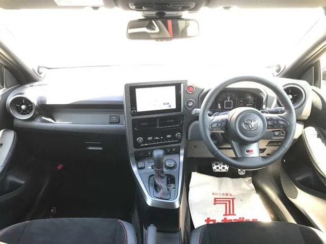Toyota GR YARIS RZ HIGH PERFORMANCE 2025 — миниатюра 4