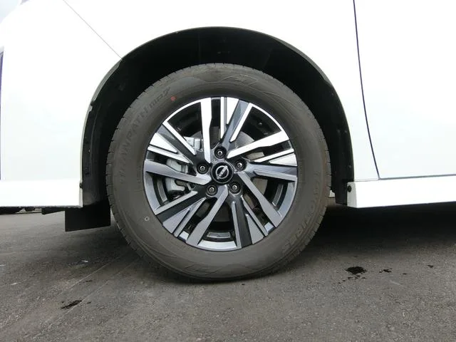 Nissan SERENA E-POWER HIGHWAY STAR V 2023 — миниатюра 5