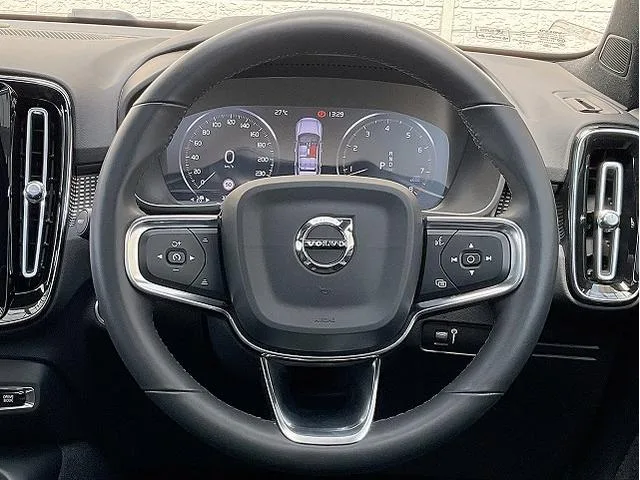 Volvo XC40 B4 AWD R-DESIGN 2022 — миниатюра 3
