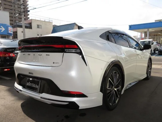 Toyota Prius Z 2024 — миниатюра 3