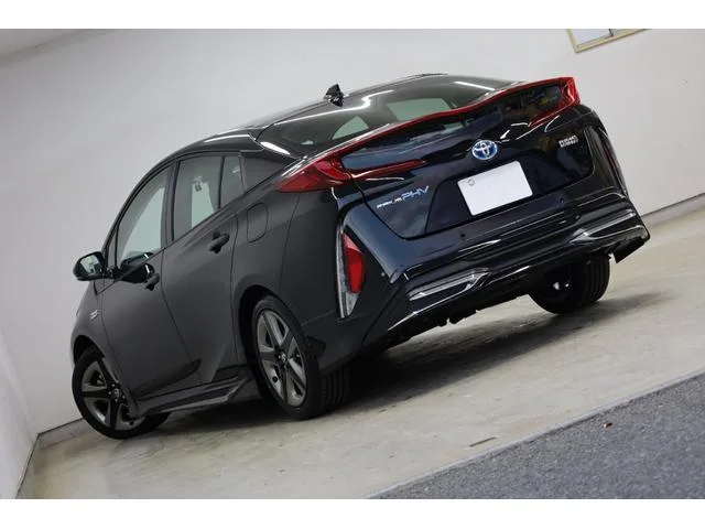 Toyota Prius PHV A PREMIUM 2022 — миниатюра 3