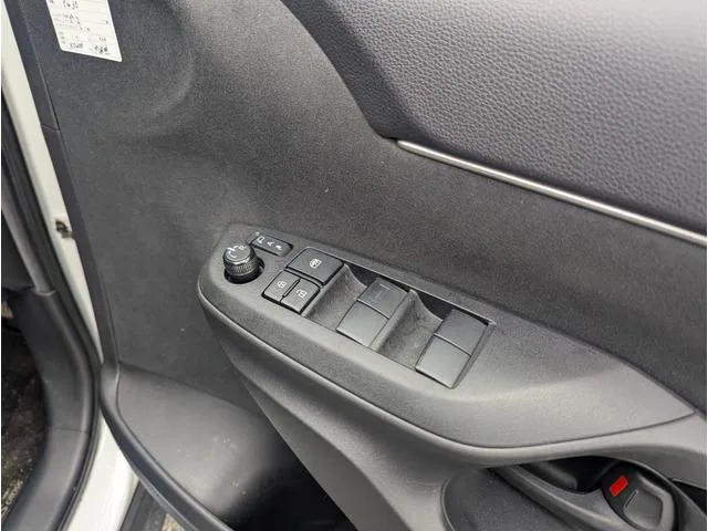 Toyota YARIS CROSS HYBRID Z ADVENTURE 2023 — миниатюра 3