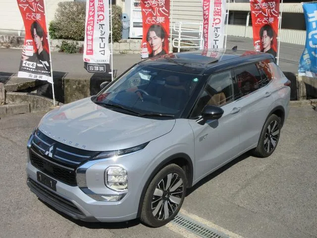 Mitsubishi OUTLANDER PHEV P EXECUTIVE PACKAGE 2024 — миниатюра 3