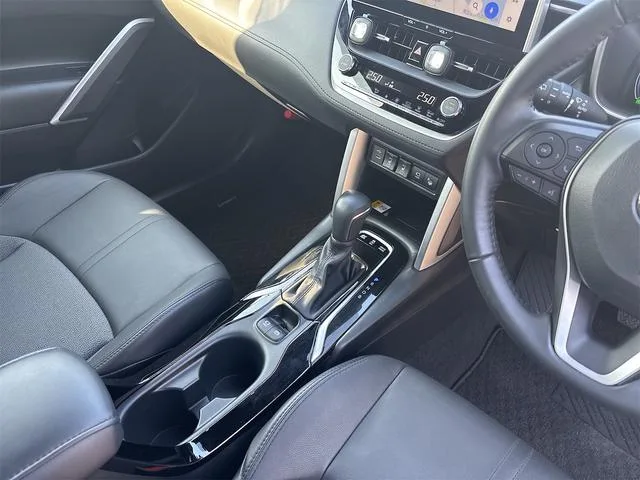 Toyota CorollaCross HYBRID Z 2024 — миниатюра 3