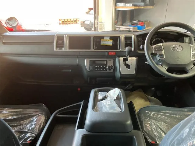 Toyota HIACE VAN LONG WIDE SUPER GL 2026 — миниатюра 2