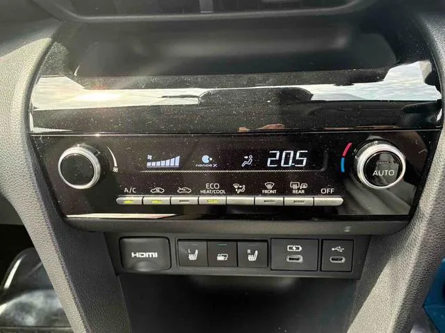 Toyota YARIS CROSS HYBRID Z 2025 — миниатюра 4