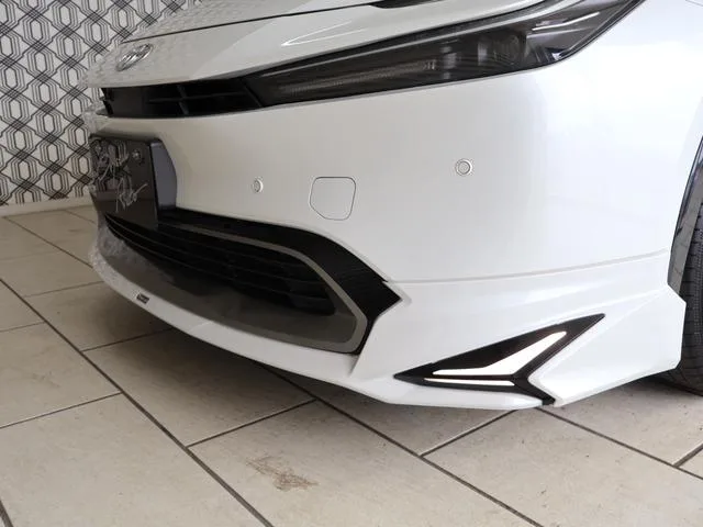 Toyota Prius Z 2023 — миниатюра 2