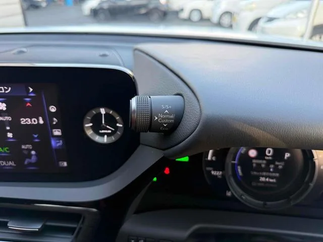 Lexus ES ES300H F SPORT 2022 — миниатюра 4