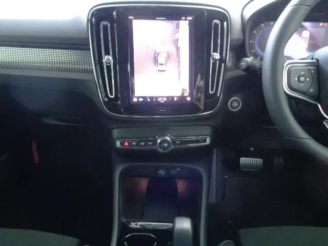 Volvo XC40 ULTRA B4 AWD DARK EDITION 2024 — миниатюра 4