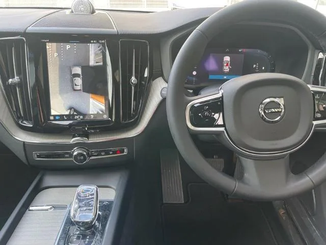 Volvo XC60 ULTRA B5 AWD 2024 — миниатюра 4