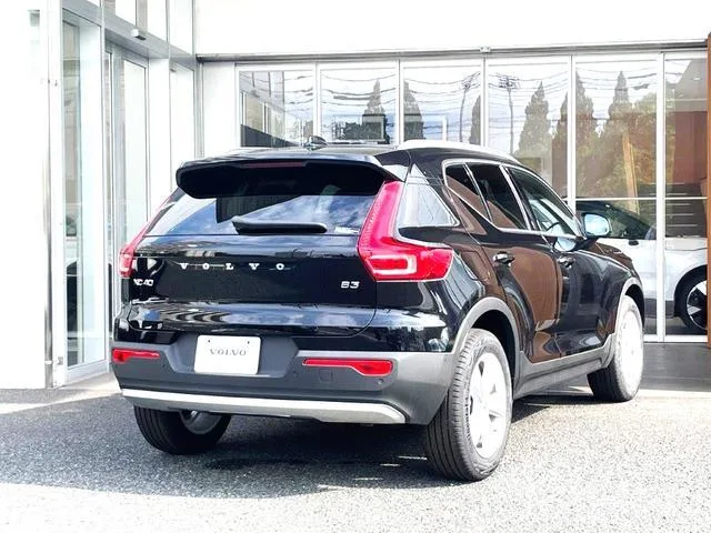 Volvo XC40 PLUS B3 2025 — миниатюра 2
