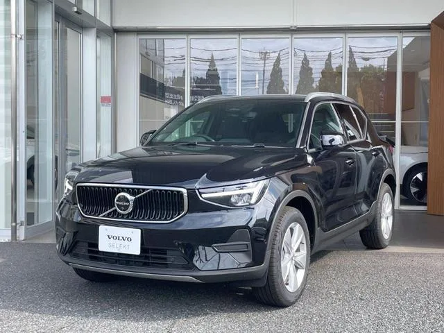 Volvo XC40 PLUS B3 2025 — фото 1, купить с доставкой в Москву