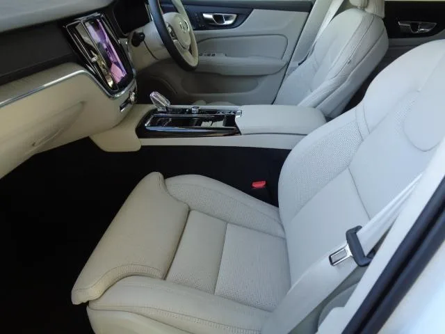 Volvo V60 ULTRA T6 AWD PLUGIN HYBRID 2025 — миниатюра 3