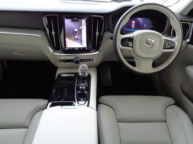 Volvo V60 ULTRA T6 AWD PLUGIN HYBRID 2025 — миниатюра 4