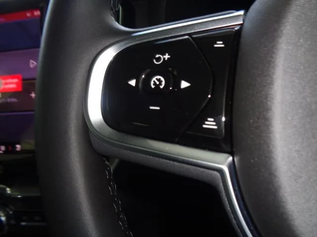 Volvo XC60 ULTRA B5 AWD DARK EDITION 2025 — миниатюра 5