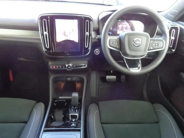 Volvo XC40 ULTRA B4 AWD DARK EDITION 2025 — миниатюра 5